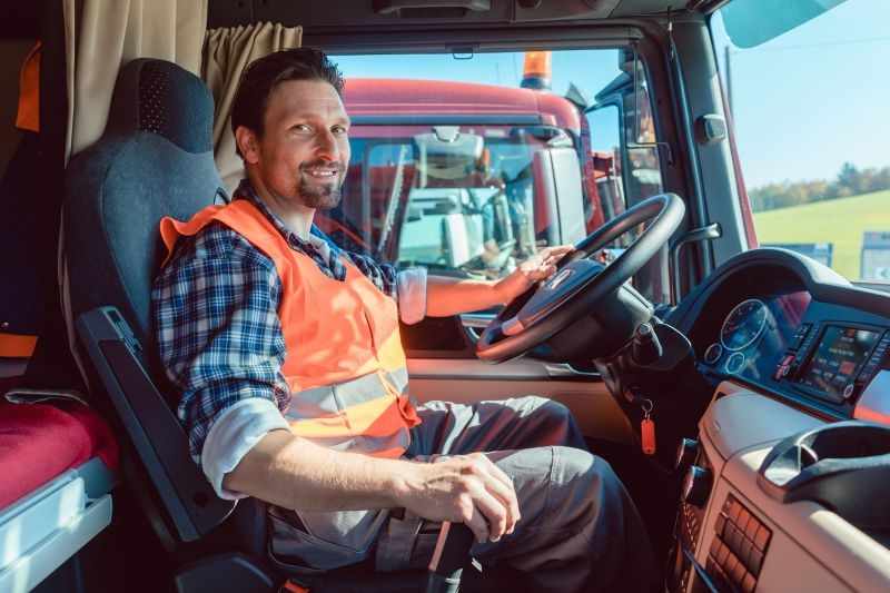 Regionaal mobiliteitsteam - man in vrachtwagen